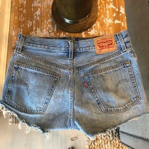 Levi’s 501 jean shorts in great condition